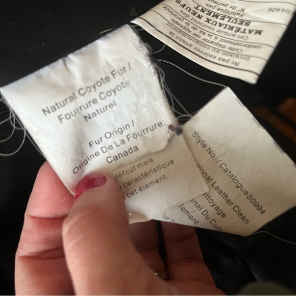 Danier winter jacket - down feather - Picture 7 of 7